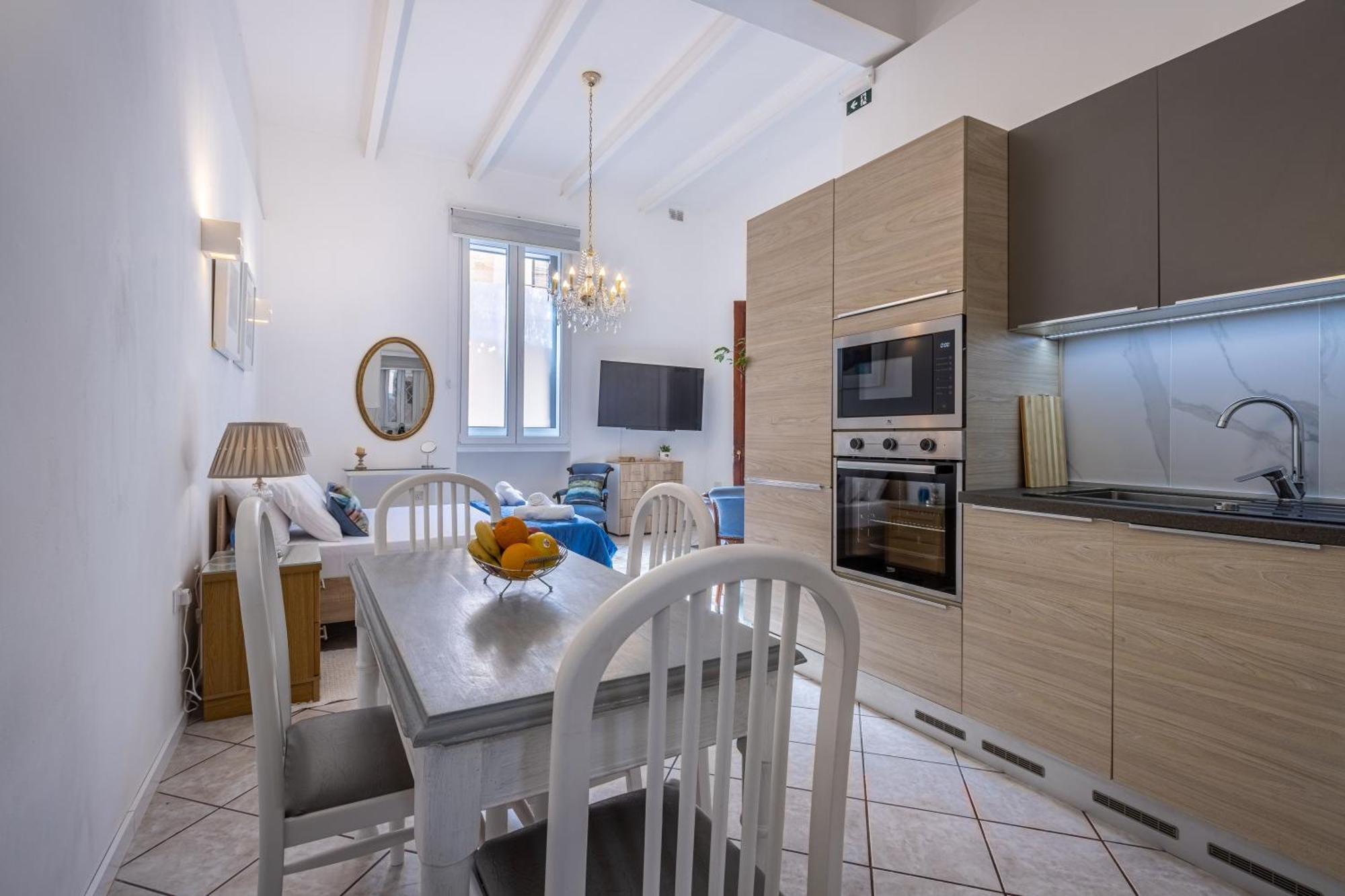 Cozy Carisma Lodging - Central, New And Independent Studio Apartment Слима Екстериор снимка