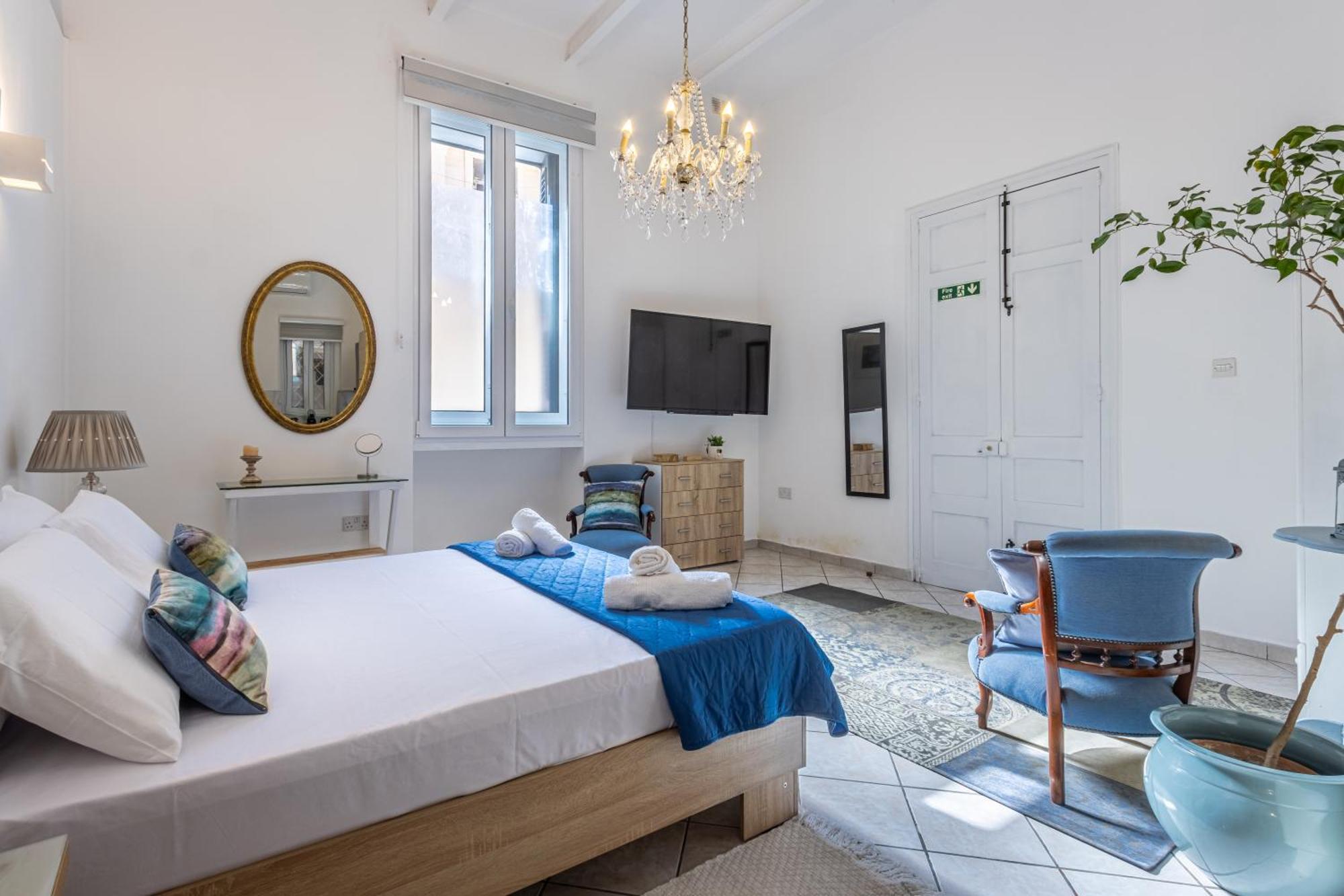 Cozy Carisma Lodging - Central, New And Independent Studio Apartment Слима Екстериор снимка