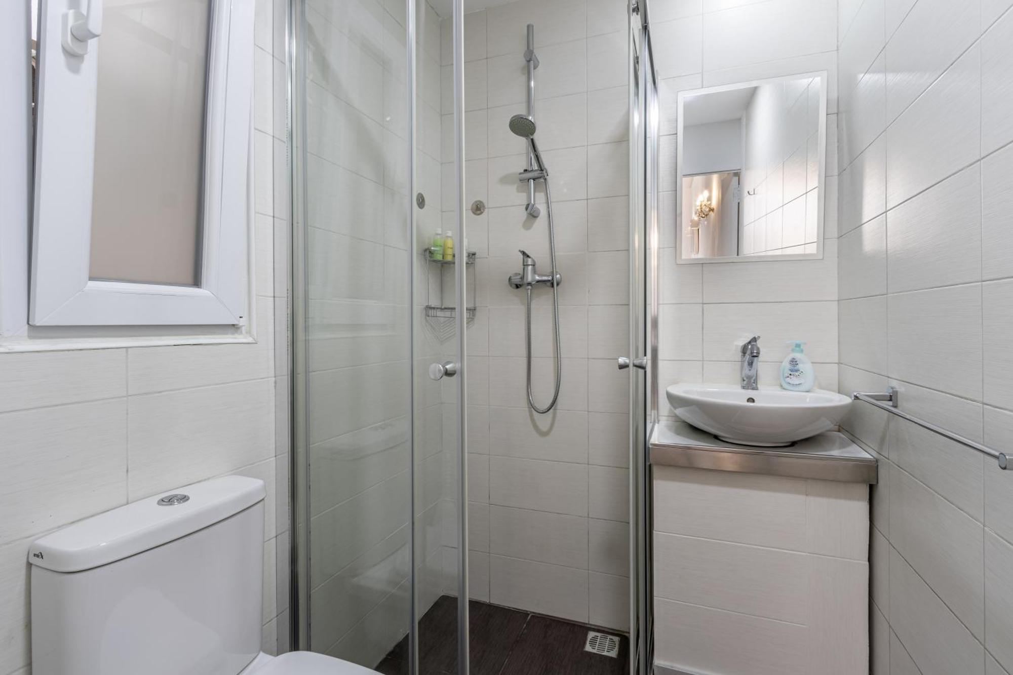 Cozy Carisma Lodging - Central, New And Independent Studio Apartment Слима Екстериор снимка