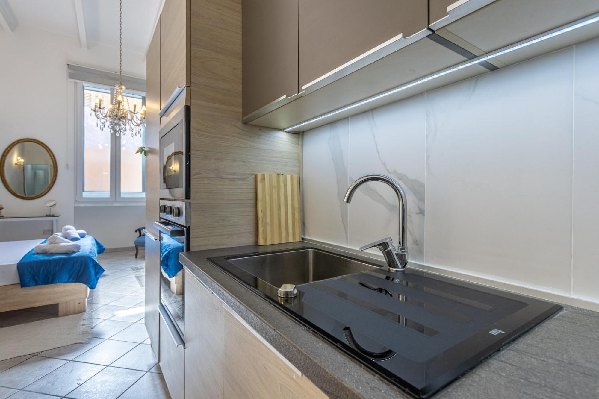 Cozy Carisma Lodging - Central, New And Independent Studio Apartment Слима Екстериор снимка